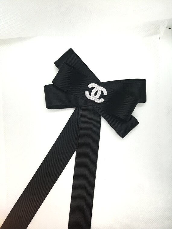 ribbon brooch