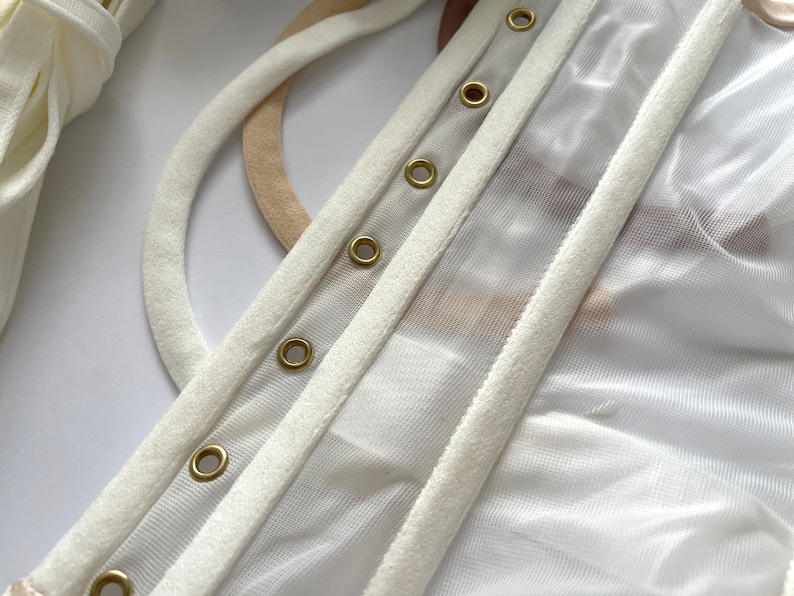 High-quality spiral steel boning presented in corset