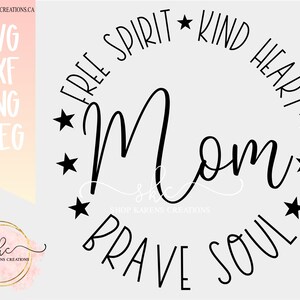 Spirito libero, cuore gentile, anima coraggiosa Mamma SVG, Disegni per la festa della mamma, File di taglio per piastrelle per la mamma, DXF per la festa della mamma, Disegni rotondi per la mamma, Mamma svg
