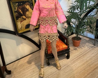 1/12 Tbleague phicen female 2 piece outfit. Includes pink skirt with gold trim, long sleeved  top, shoes, 2bracelets, necklace.