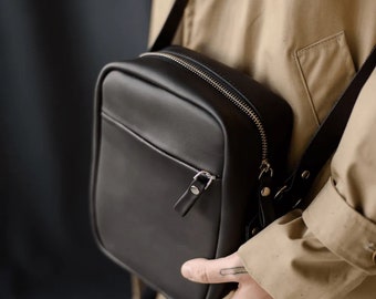 Bolso bandolera de piel para hombre, Bolso bandolera personalizado para él, Bolso bandolera de piel para hombre, Bolso pequeño para hombre, Bolso bandolera para hombre