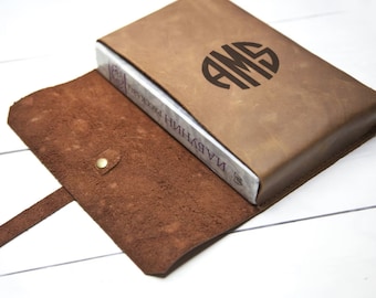 Custodia in pelle per libri, Custodia personalizzata per libri, Custodia in pelle con cinturino, Custodia incisa per uomo, Custodia in pelle per libri