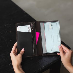 Funda para chequera con ranuras para tarjetas de crédito, Funda de cuero para libreta de servidor, Funda de cuero para chequera con relieve, Funda personalizada para chequera, Porta recibos