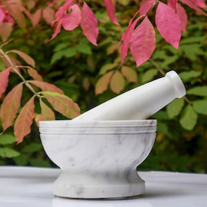 Weißer Marmor Mörser und Stößel, handgefertigt und schön - 12,7 cm breit