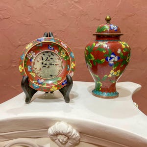 Vintage chinesische Cloisonne und Jade geschnitzte Mitte Teller Schmuckstück und Ingwer Glas Vase