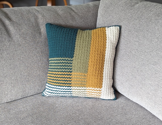 The Retro Throw Pillow: A Free Crochet Pattern - Kitz Knitz
