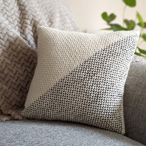 Crochet Pattern: Diametro Modern Decorative Throw Pillow | Digital PDF Download