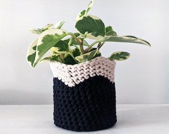 Crochet Pattern: Two-Tone Wavy Pot Cover for Plants | Digital PDF Download