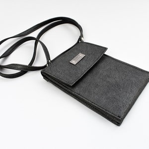 Cross Body Style Handytasche - Crossbody Handyhalter - Schwarz Kunstleder - Urlaub - Geschenk für Urlaubsreise - Handy