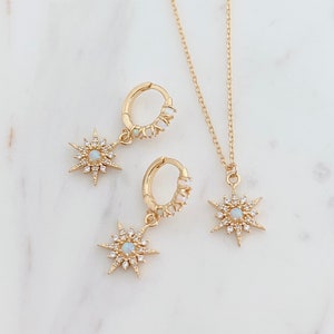 Pendientes Huggie de estrella de ópalo/Pendientes con dije delicado