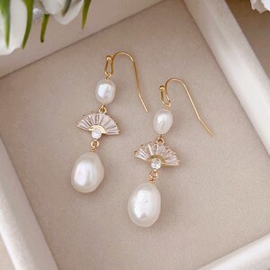 Freshwater Pearl Earrings/ Bridal Earrings/ Wedding Earrings/ Statement Earrings