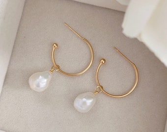 Baroque  pearl dangle hoop earrings