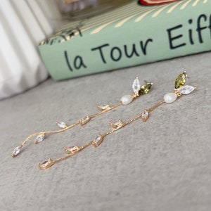 Leaf Tassel Drop Earrings With Freshwater Pearls/ Bridal Earrings/ Wedding Earrings/ Bridesmaids Earrings