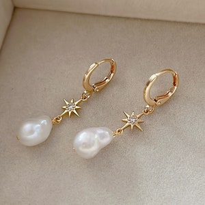 Baroque Pearl Dangled Huggie Earrings/ Pearl Drop Earrings