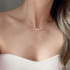 Dainty Pearl Necklace/ Minimal Necklace/ Perfect Gift For Her/ June Birthstone Gift