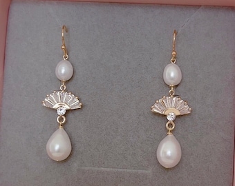 Freshwater Pearl Earrings/ Bridal Earrings/ Wedding Earrings/ Statement Earrings