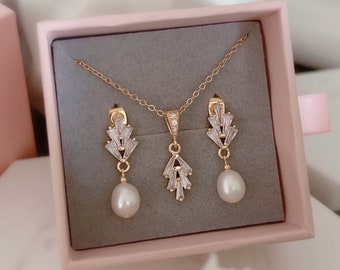 Set- Zierliche Süßwasser Perle Anhänger Halskette & Ohrringe Set / Braut Halskette / Minimale Halskette / besonderes Geschenk für Frauen