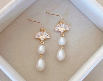 Freshwater Pearl Earrings/ Bridal Earrings/ Wedding Earrings/ Statement Earrings