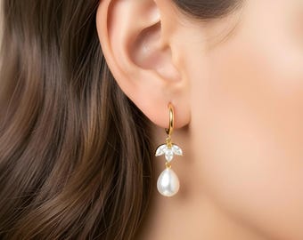 Orecchini pendenti con perle d'acqua dolce: cerchi placcati in oro