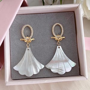 Art deco wedding Earrings /Mother of Pearl  Earrings/ Bridal Earring/ Art Deco Earrings/ Elegant Earrings
