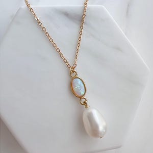 Opal sötvattenspärlhalsband / Opalpärlhalsband / Delikat halsband / Födelsedagspresent till henne