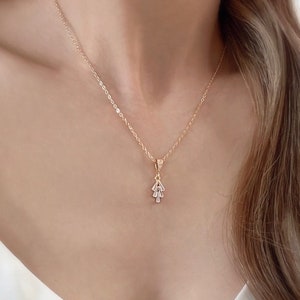 Dainty Leaf Charm Necklace/ Bridal Necklace/ Minimal Necklace/ Special Gift for Women