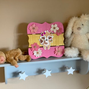 Bonita decoración de la habitación de la chica - mapache rosa y oro