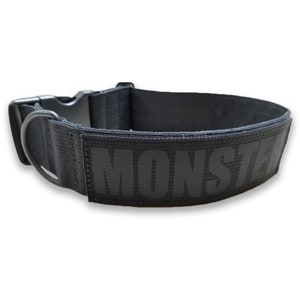 Pode incluir: Coleira de nylon preta para cães com um remendo preto "MONSTER".