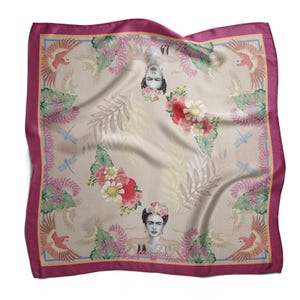 Sciarpa quadrata in raso Frida, foulard beige, foulard messicani, accessorio per la mamma, stampa ispirata alla natura messicana, regalo per donna, sciarpa Frida