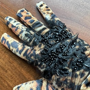 ビーズ付きヒョウ柄グローブ