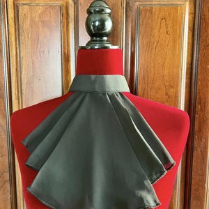 Jabot negro en capas