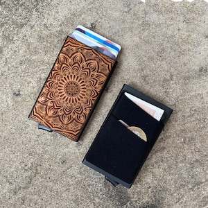 Portafoglio pop-up minimalista con parte superiore in legno massello Mandala Design, banconote elastiche e porta monete (con personalizzazione opzionale)
