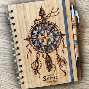Acchiappasogni con bussola tribale - "Lascia che il tuo spirito ti guidi" - Quaderno/diario ecologico in bambù con carta riciclata e penna personalizzata