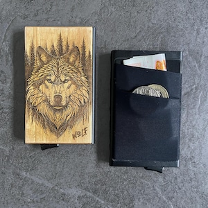 Wolf Design Pop-Up-Kartenbörse mit Massivholzplatte und elastischem Münzbeutel (und optionaler Personalisierung)