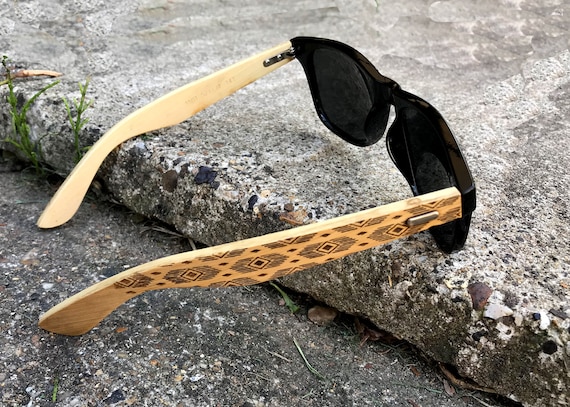 Echtholz Bambus Gravierte Sonnenbrille mit Tribal Muster > Wunschname /  Initialen - Etsy.de