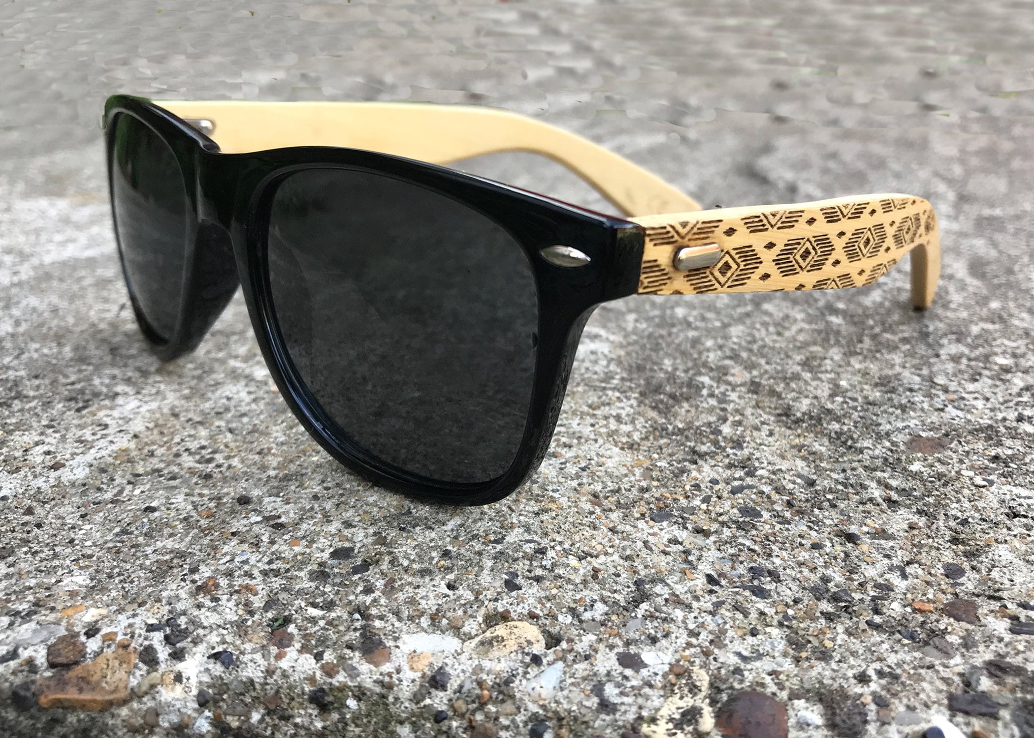 Echtholz Bambus Gravierte Sonnenbrille mit Tribal Muster > Wunschname /  Initialen - Etsy.de