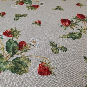 Tessuto decorativo "Fragole" misto lino beige-rosso-verde con motivo floreale, motivo bacche