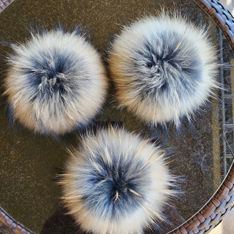 Natural real fur pompom for hat with snap, Raccoon fluffy large fur pom pom for beanie, Huge pom poms, Big size pom pom image 4
