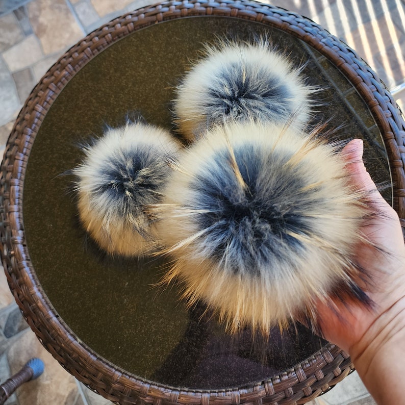 Natural real fur pompom for hat with snap, Raccoon fluffy large fur pom pom for beanie, Huge pom poms, Big size pom pom image 6