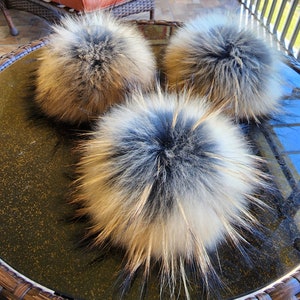Natural real fur pompom for hat with snap, Raccoon fluffy large fur pom pom for beanie, Huge pom poms, Big size pom pom image 3