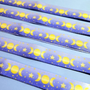 Cordón con las fases lunares en morado y dorado