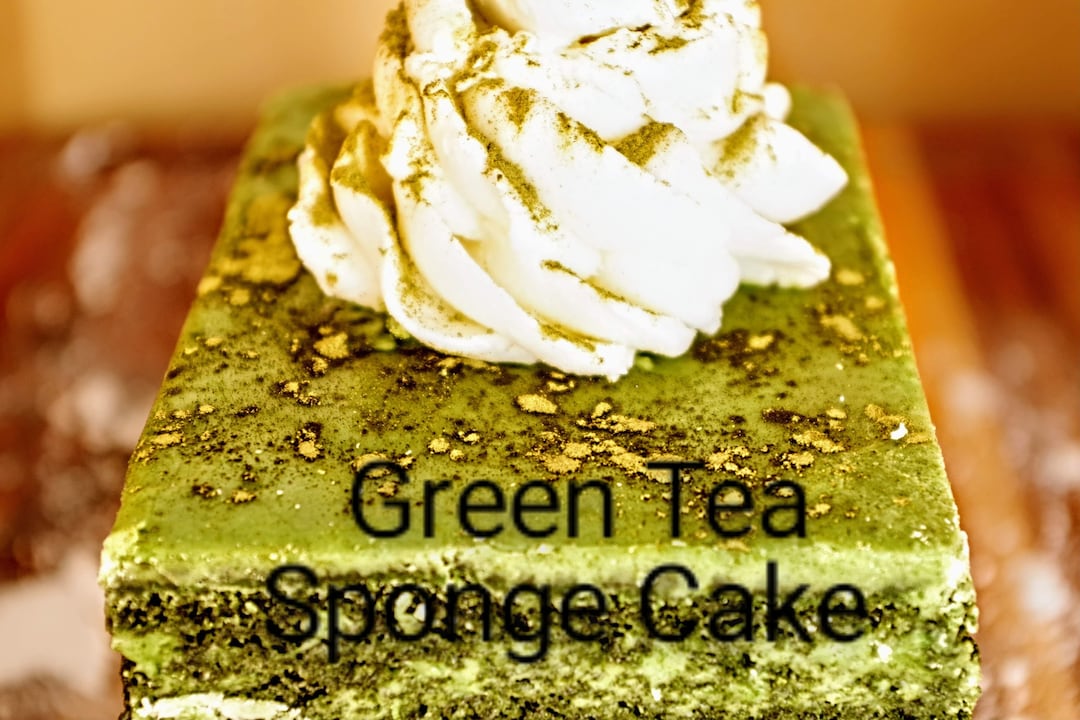 Grüntee Biskuittorte mit weißer Schokolade Buttercreme! Feuchte und ...