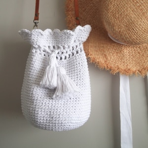 Crochet Scallop Bucket Bag - crochet pattern pdf instant digital download