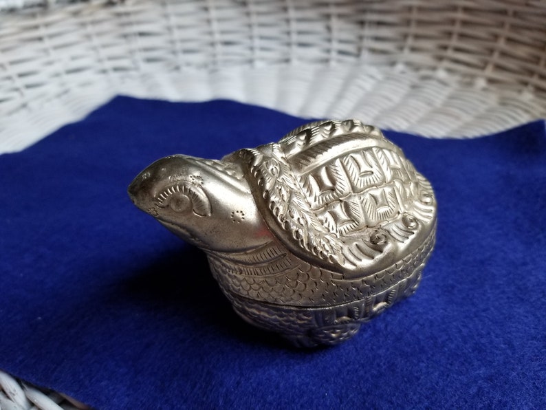 Vintage Silver color turtle trinket box.