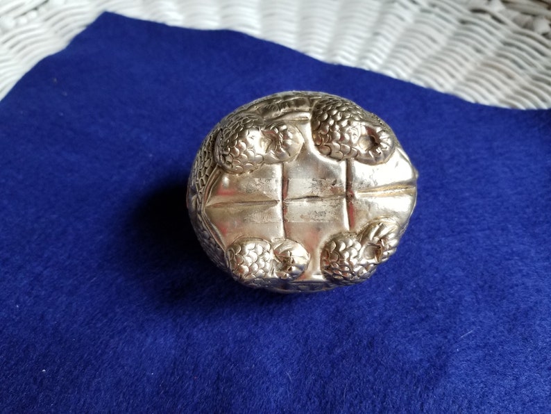 Vintage Silver color turtle trinket box.