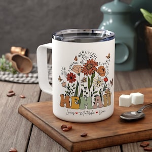 Könnte beinhalten: Weiße Keramik-Reisebecher mit Blumenmuster und den Worten "Memaw" und "Lucas, Matilda, Liam".