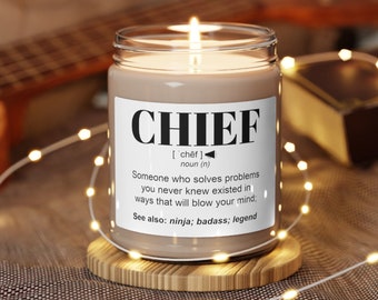 CHIEF Gifts Zabawny prezent w postaci świecy dla kobiet i mężczyzn Wdzięczność Urodziny Prezent na Boże Narodzenie Ręcznie wylewana świeca zapachowa sojowa