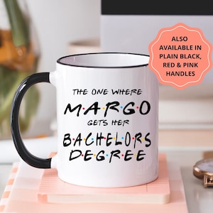 Personalisierte Bachelor Abschluss Geschenk Tasse l Freunde TV-Show Becher l Benutzerdefinierte Name College Abschluss Geschenkidee l Geschenkverpackungsoptionen