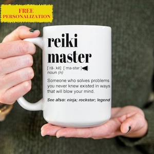 Taza divertida de regalo de maestro de Reiki para hombres y mujeres. Para cumpleaños, agradecimiento, regalo de agradecimiento, una taza de café personalizada con nombre.