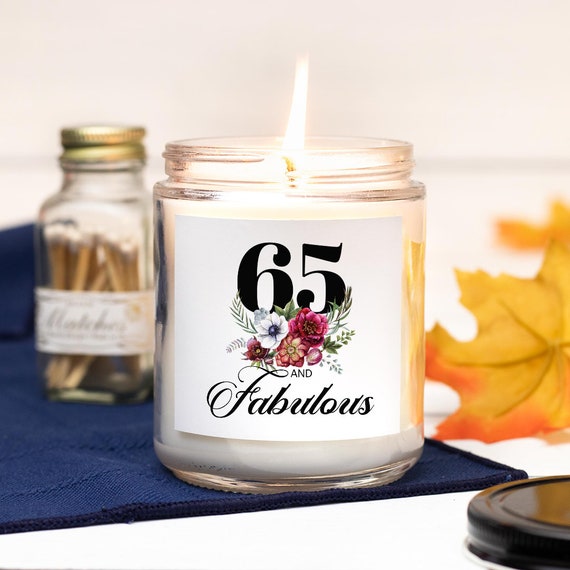 65 and Fabulous Candle Gifts l Idée de cadeau d'anniversaire unique pour  les femmes de soixante-cinq ans l Bougie coulée à la main, parfumée au  soja, 9 oz -  France